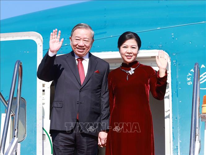 Tổng Bí thư Tô Lâm và Phu nhân đến Thủ đô Viêng Chăn bắt đầu thăm cấp Nhà nước tới Lào